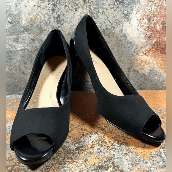 ELLEN TRACY Heels Womens Size 10 M Black Patent Leather Peep Toe Stilettos EUC - Picture 1 of 8